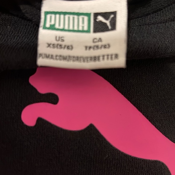 Puma Girl’s Hoodie - XS (5/6). Black hoodie with hot pink logo. - Picture 5 of 6